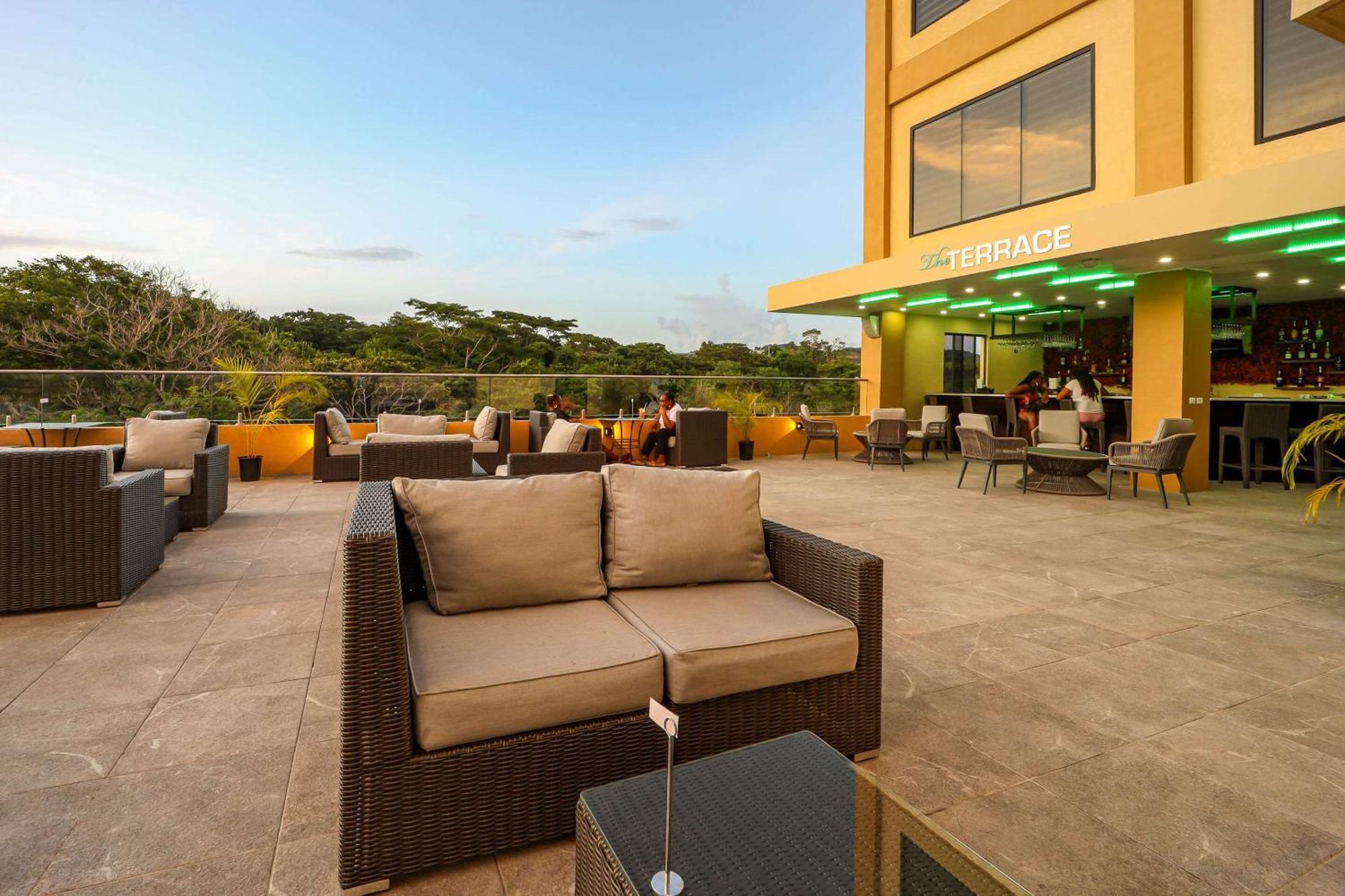 Comfort Inn & Suites Tobago Signal Hill 外观 照片