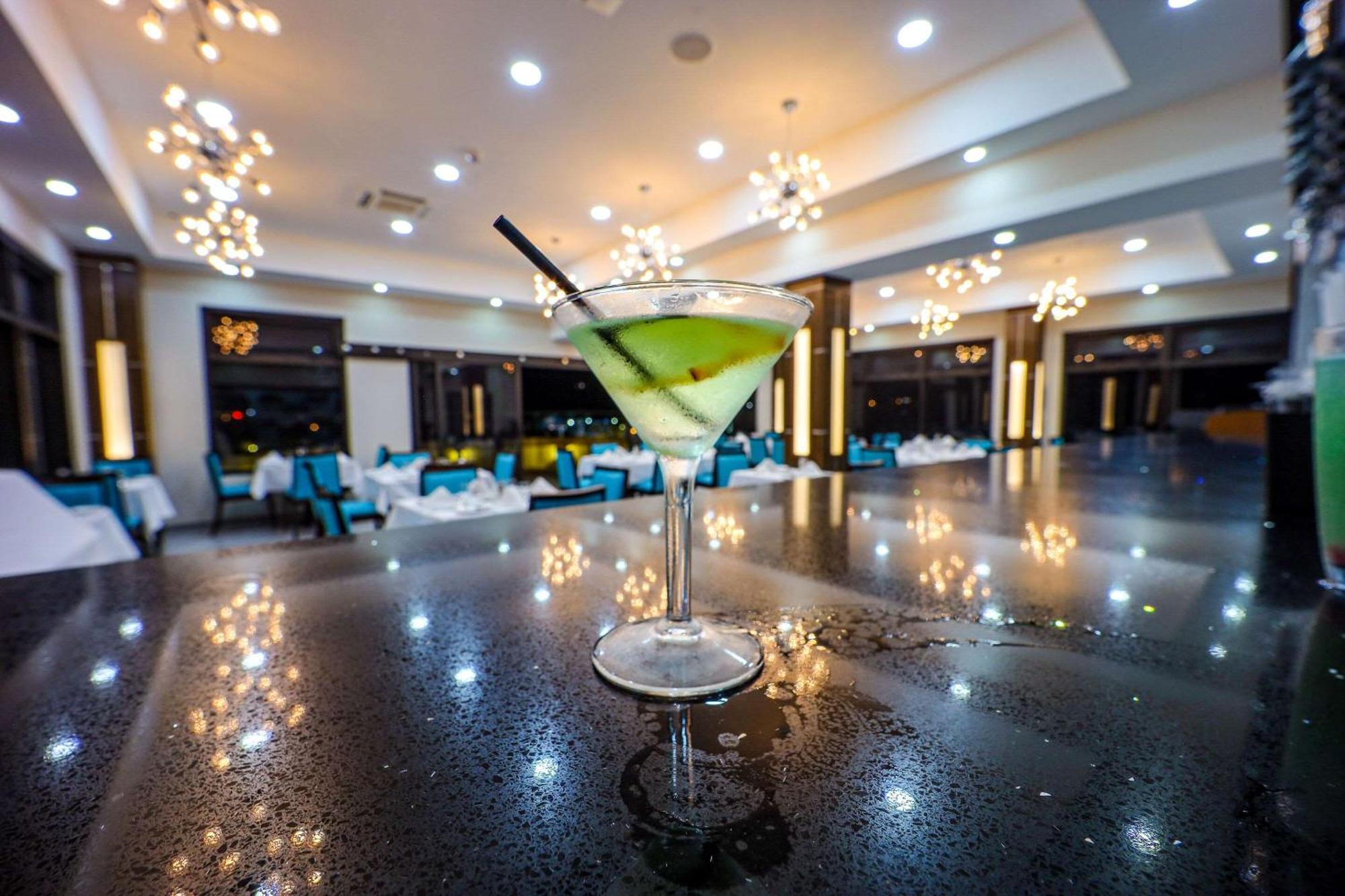 Comfort Inn & Suites Tobago Signal Hill 外观 照片