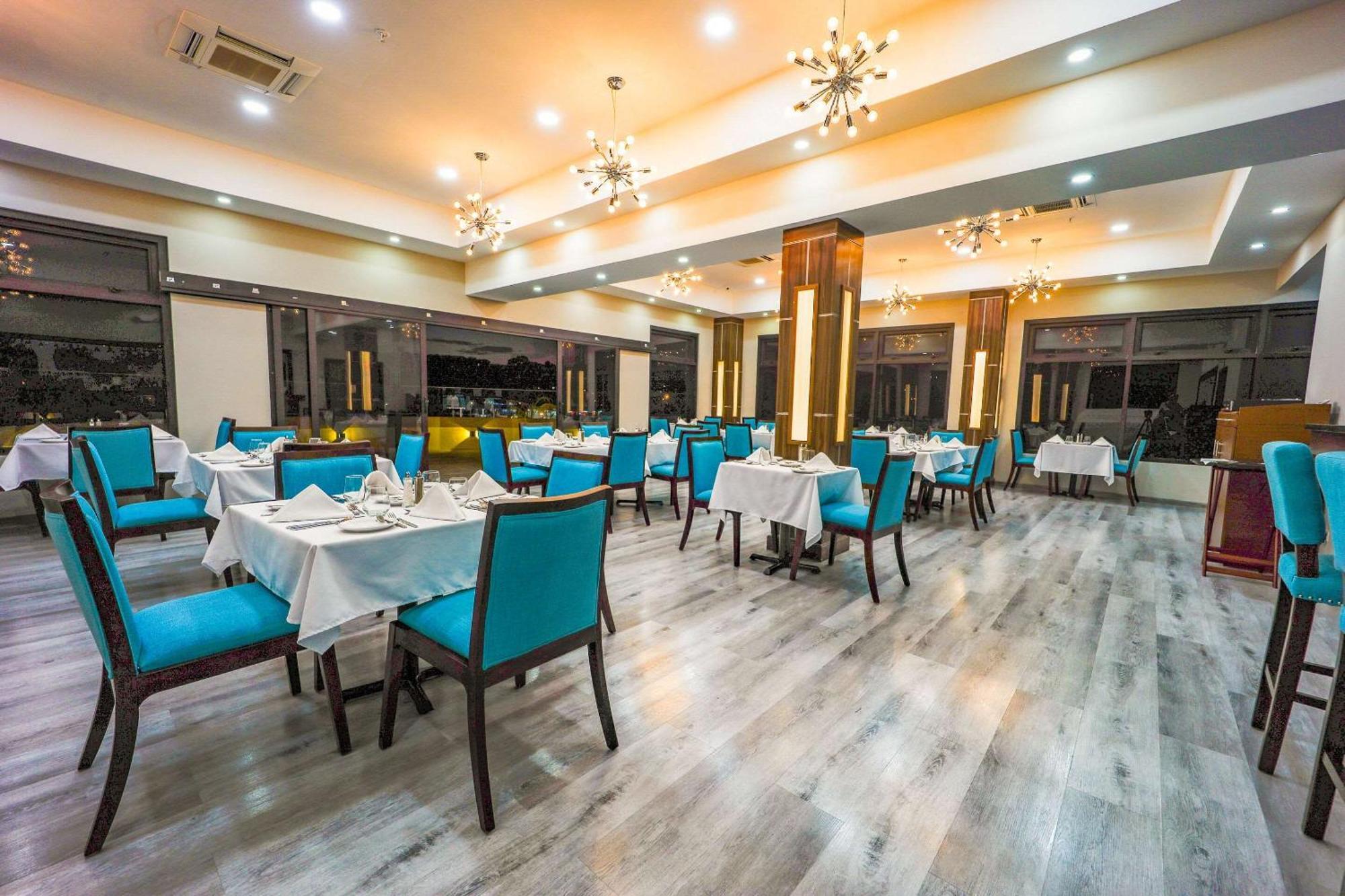 Comfort Inn & Suites Tobago Signal Hill 外观 照片