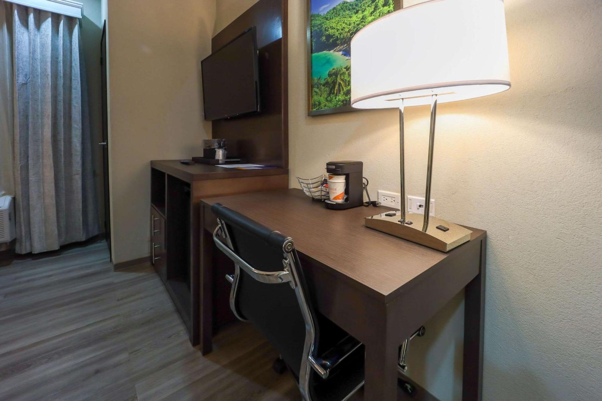 Comfort Inn & Suites Tobago Signal Hill 外观 照片